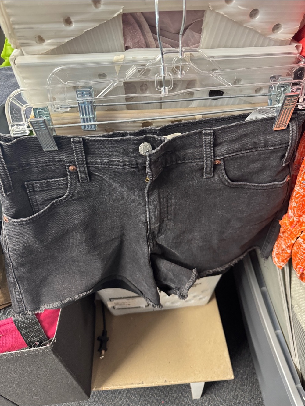 Signature Levi Strauss shorts size 6 // 100235
